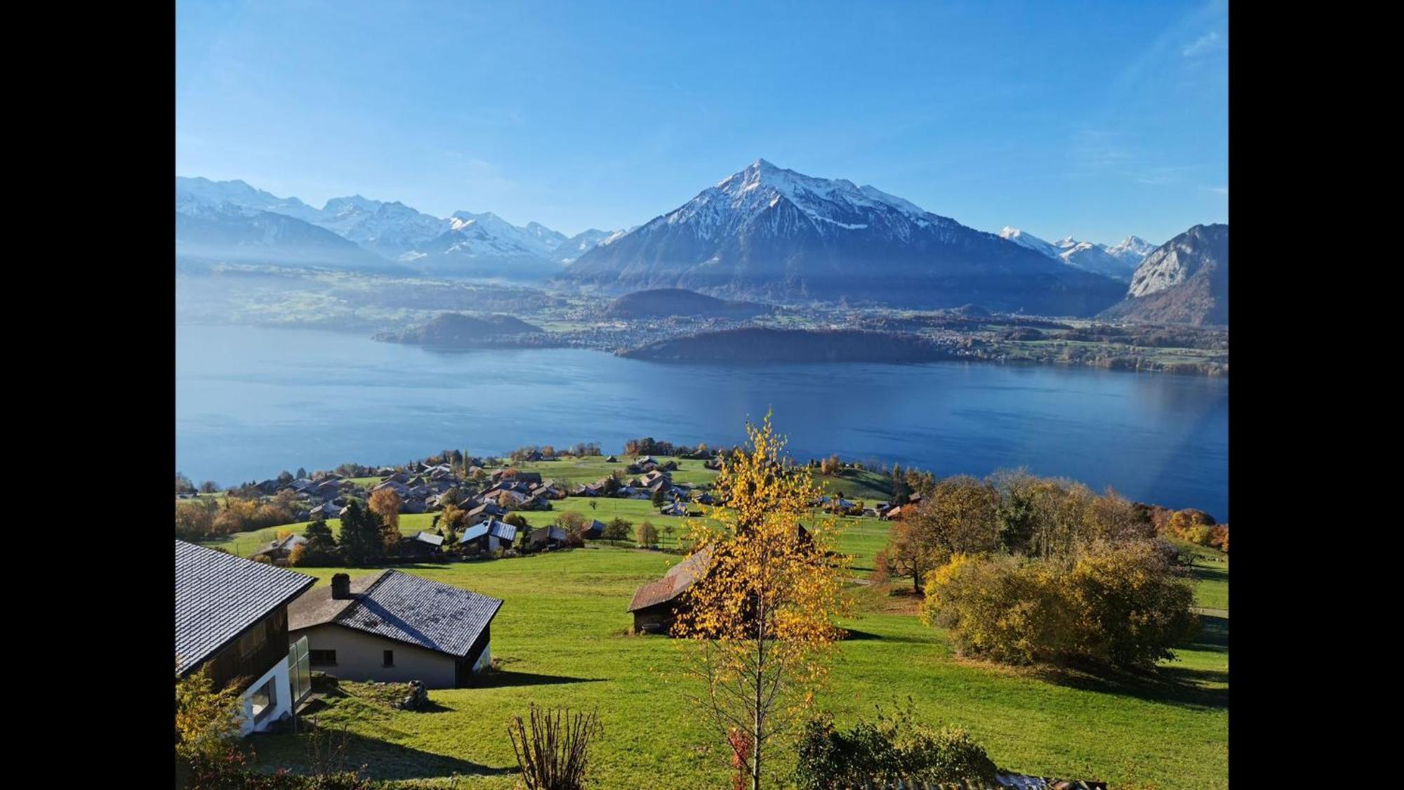 זיגריזוויל Chalet With View Of The Mountains And The Thun Lake מראה חיצוני תמונה