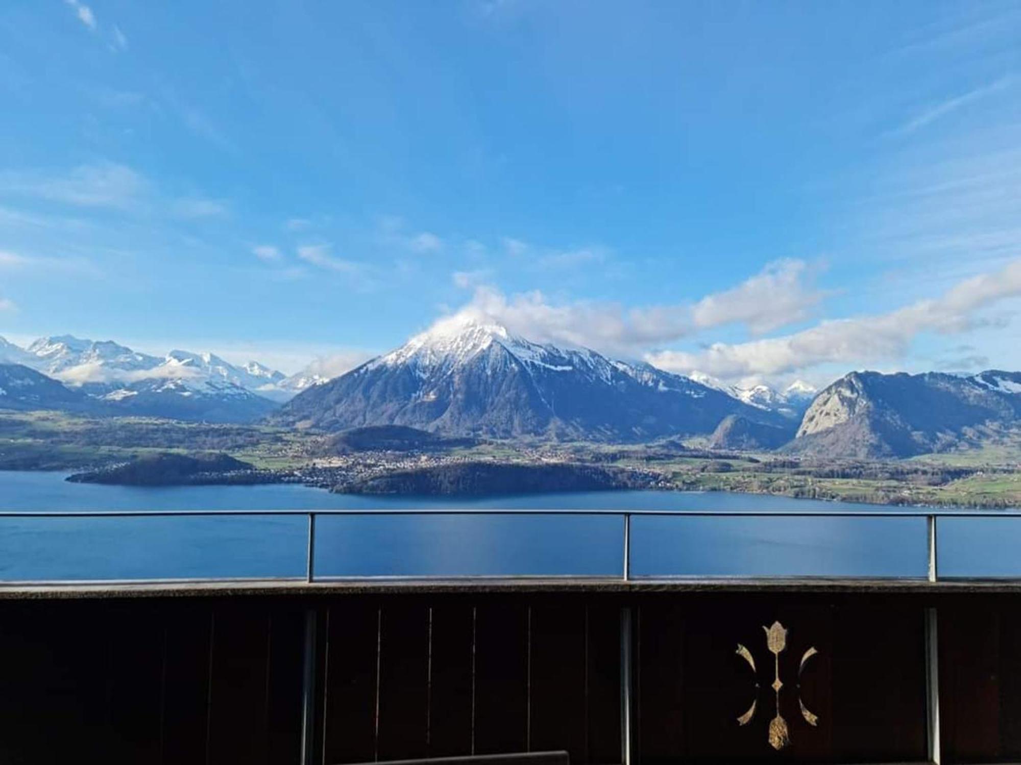 זיגריזוויל Chalet With View Of The Mountains And The Thun Lake מראה חיצוני תמונה